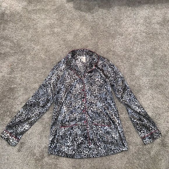 🌸3/$30🌸 Ambrielle Cheetah Print Button Down Top size M - Picture 3 of 8